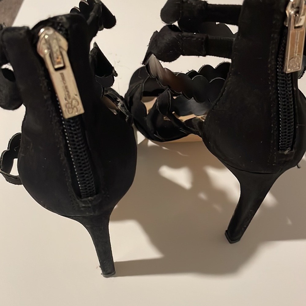 Heels - Picture 2 of 2